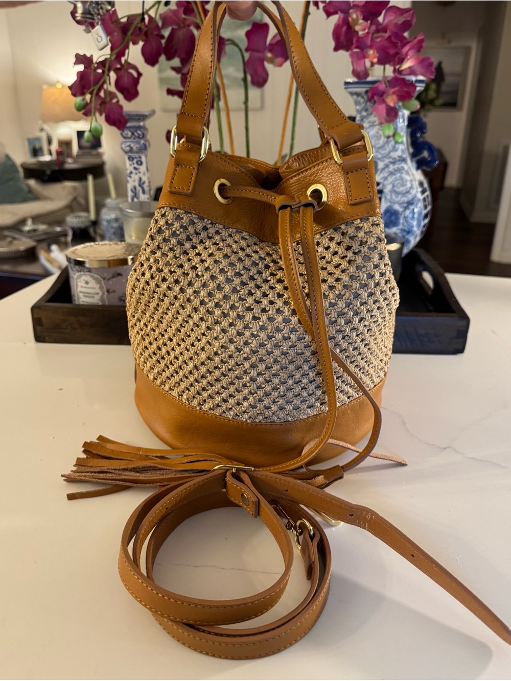 ๐๐คDIVINA FIRENZE NATURAL RAFFIA WOVEN AND TAN LEATHER BUCKET BAG! - Picture 4 of 11